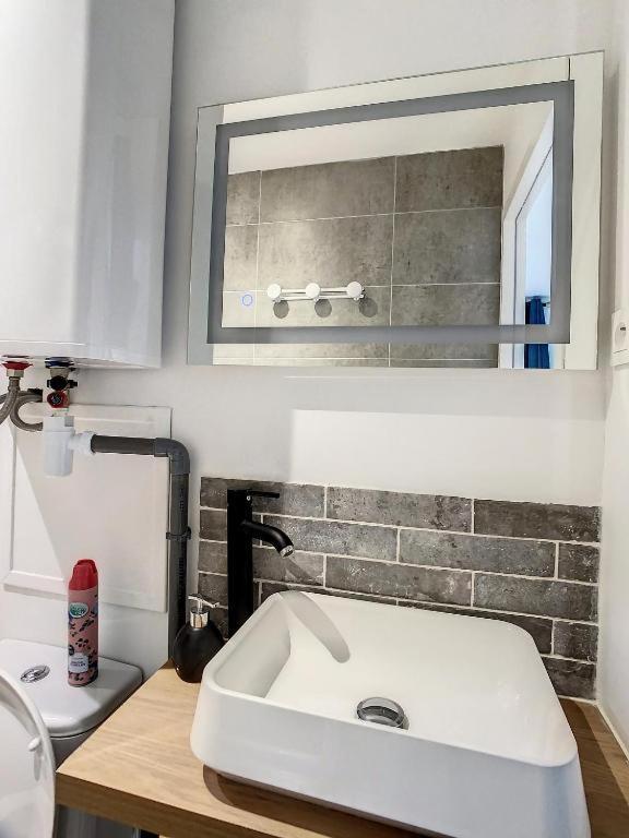 Studio Cosy Hyper Centre Gare Amiens Wifi Netflix 2 Pers Bagian luar foto